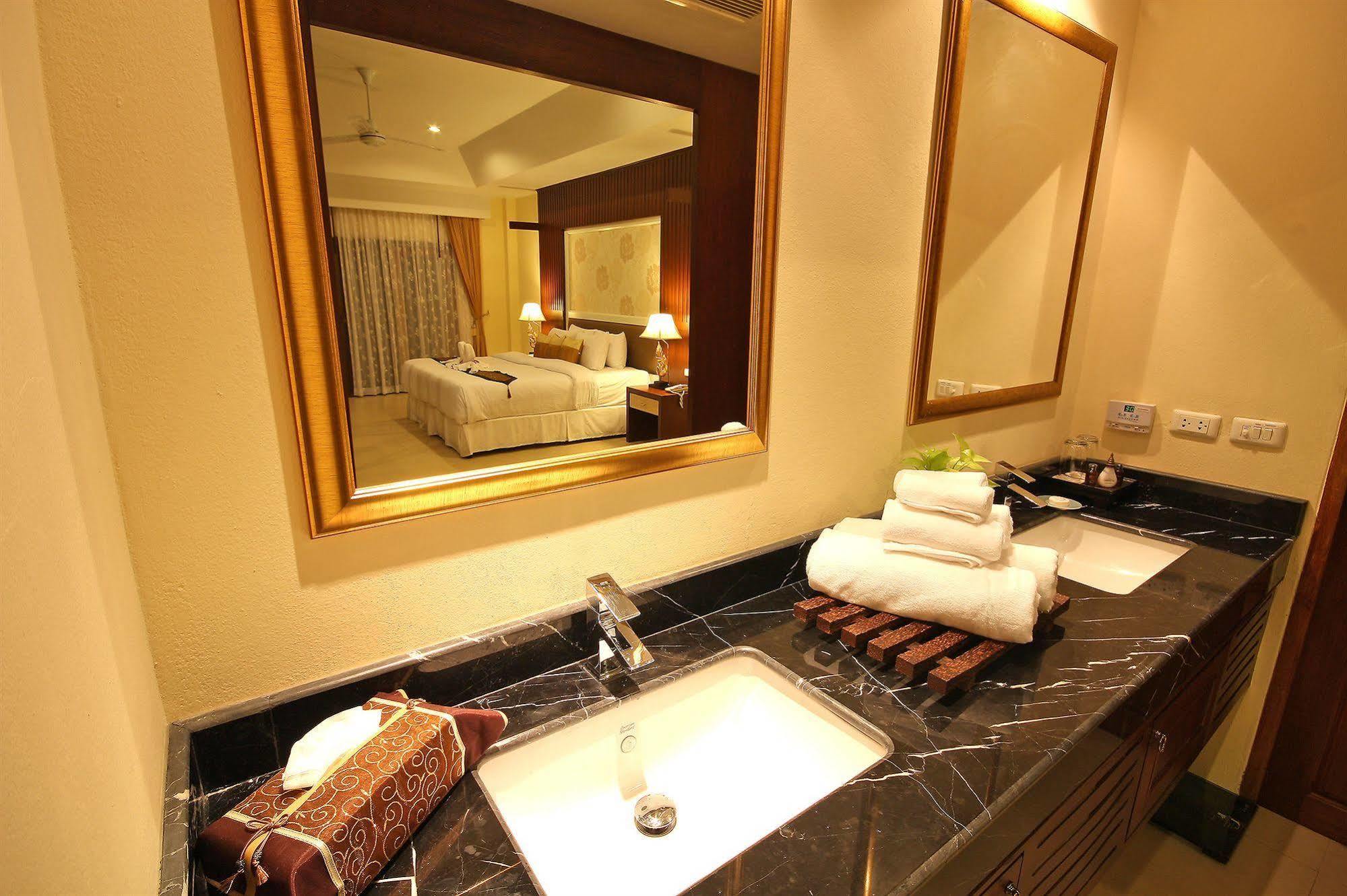 Thai Thani Pool Villa Resort Джомтьен Экстерьер фото